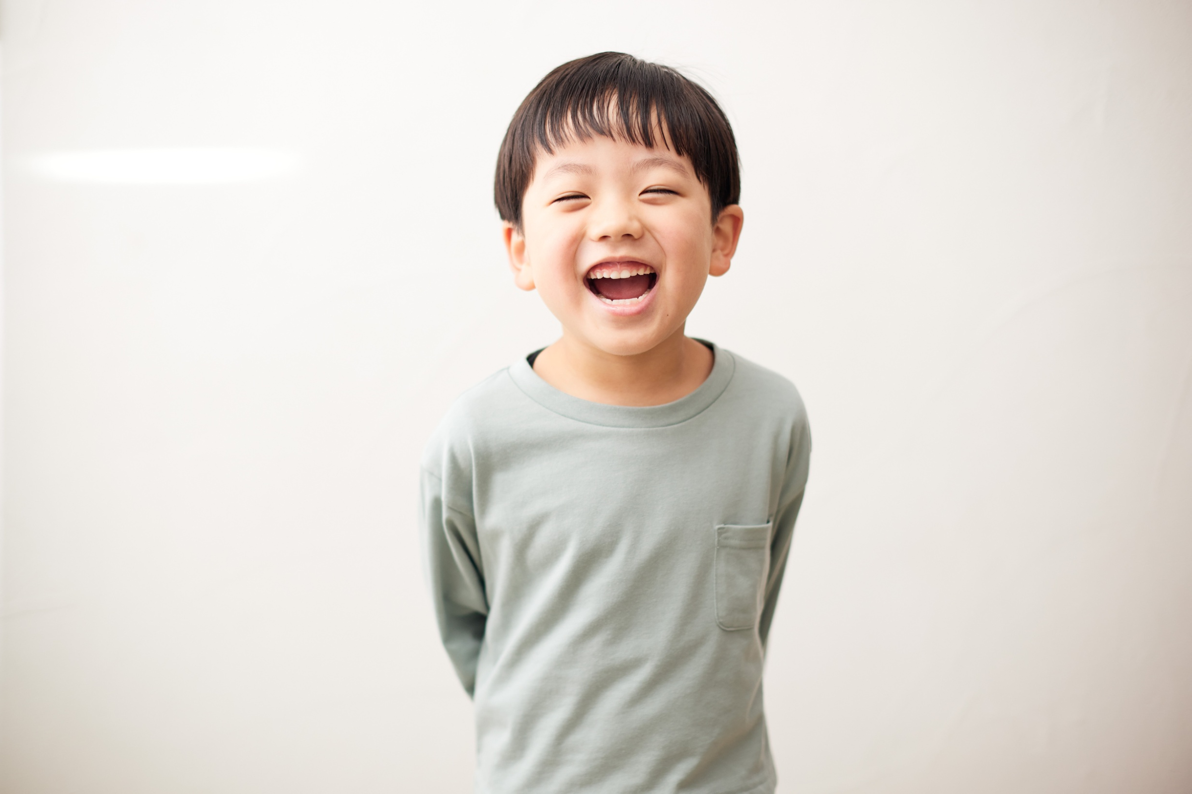 自分の気持ちを笑顔で表現する子ども